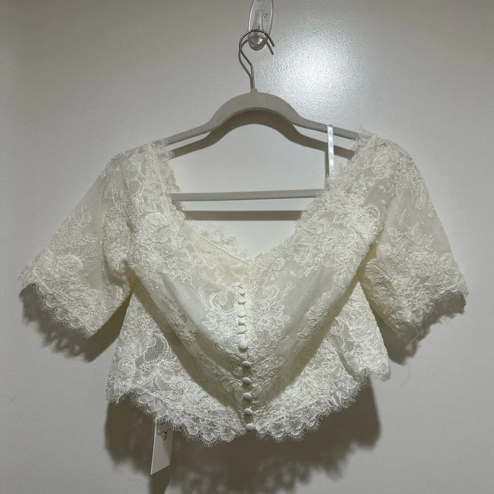 David’s Bridal Ivory Off-the-Shoulder Lace Topper with 3/4 Sleeves - Picture 4 of 10